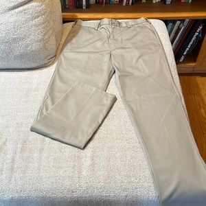 NWOT IZOD slim fit dress chinos
